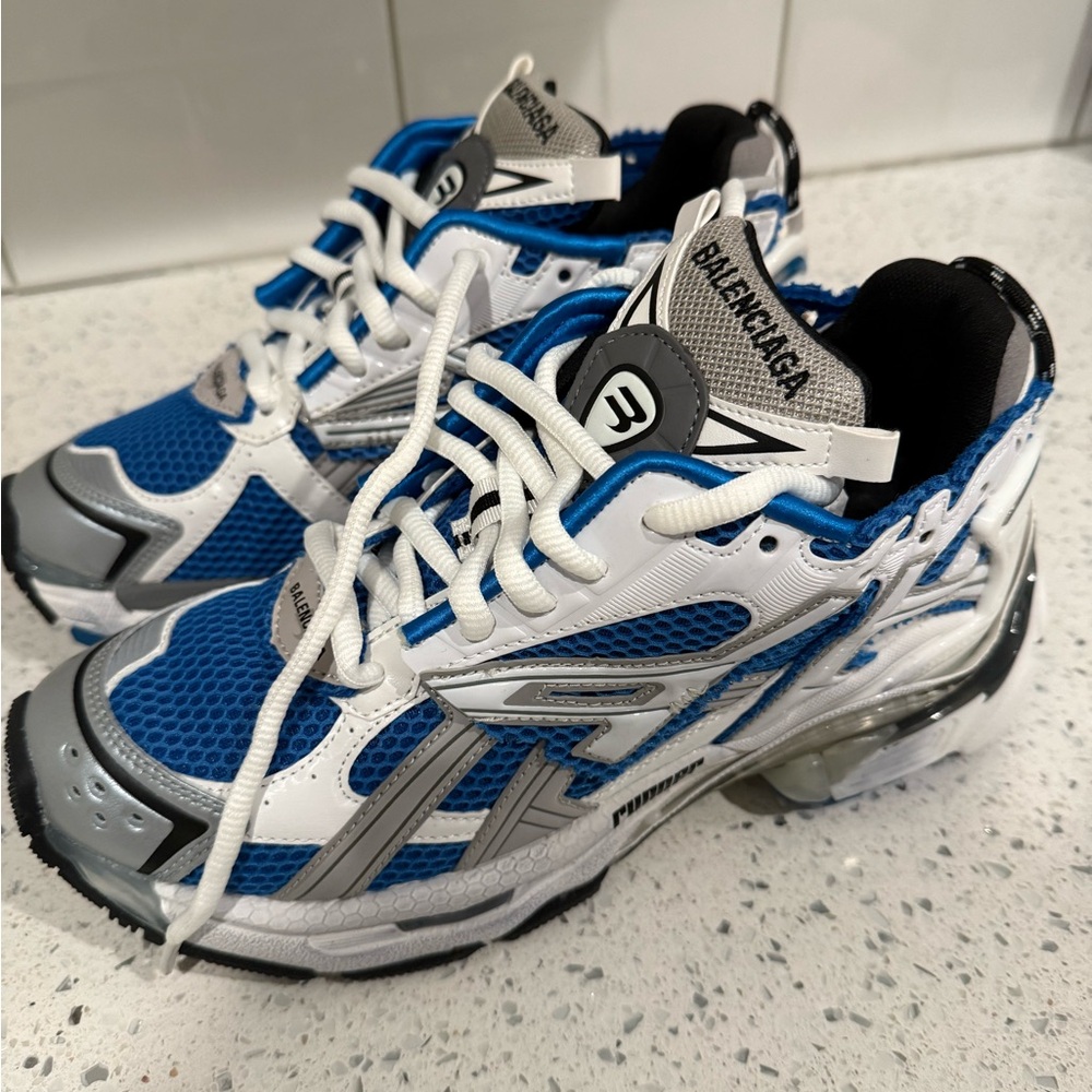Balenciaga runners size 39
